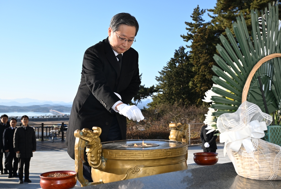 새해 사천시 충혼탑 참배