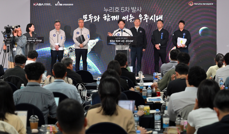 국내 최초 초소형군집위성 2~6호 실은 누리호 5차 발사 성공