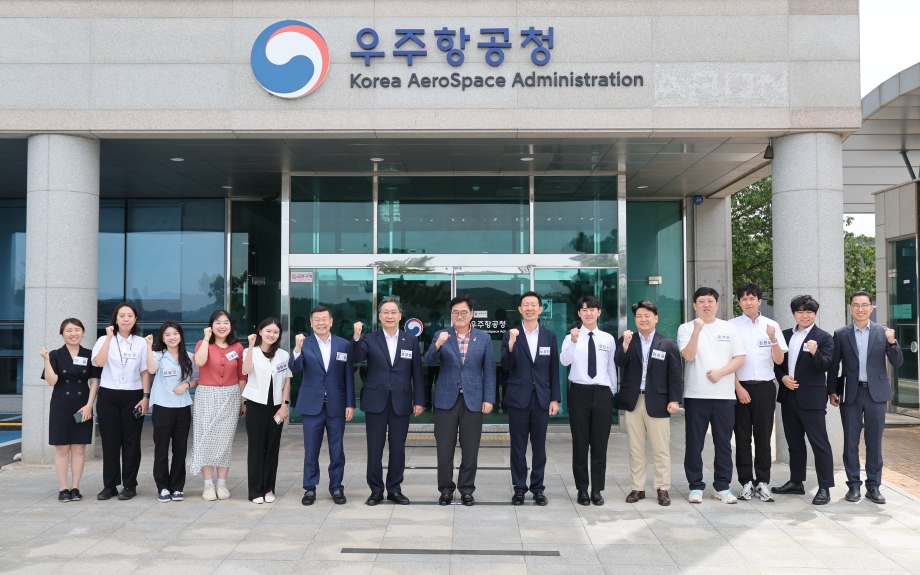 National Assembly Speaker Woo Won-shik Visits KASA 이미지