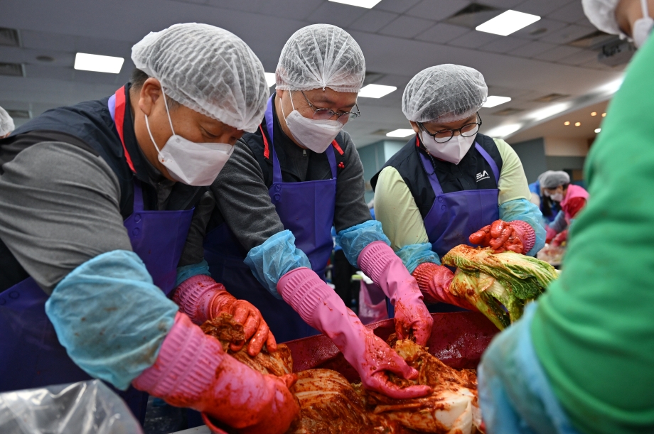Kimjang (Kimchi-Making and Sharing) Event Held